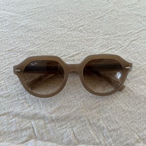 RAY-Ban “Gina” in Light Brown